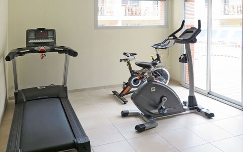 Vieux-Boucau 623: Machine D'Exercice Physique, Bâtiment, Equipement D'Exercice, Elliptique, Vélo Stationnaire, Gym, Sol, Sol, Machine