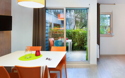 Sowell Family Pignada Plage: Bâtiment, Plante, Propriété, Fenêtre, Lot Terre, Design Urbain, Paysage, Quartier, Herbe, Loisir