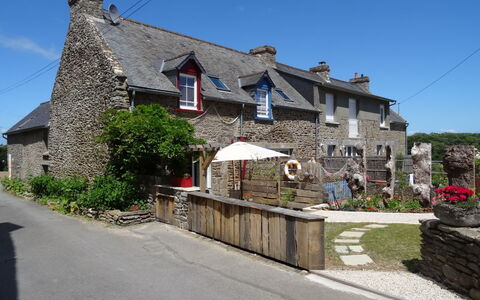 La Pailloussette: Ciel, Plante, Propriété, Bâtiment, Fenêtre, Maison, Surface De La Route, Éclairage Public, Quartier, Zone Résidentielle