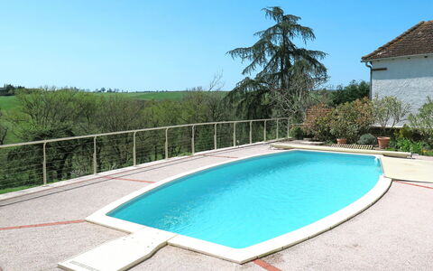 Lacapelle: L'Eau, Ciel, Piscine, Rectangle, Bleu Azur, Plante, Mobilier De Jardin, Plan D'Eau, Ombre, Arbre