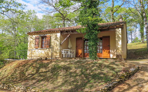 Le Chêne: Plante, Bâtiment, Propriété, Fenêtre, Arbre, Paysage Naturel, Ciel, Bois, Maison, Lot Terre