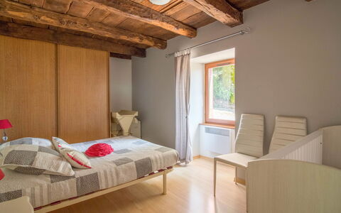 La Salesse: Meubles, Confort, Bâtiment, Bois, Design Intérieur, Sol, Sol, Cadre De Lit, Ombre, Fenêtre