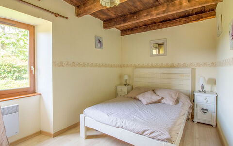 La Salesse: Propriété, Meubles, Fenêtre, Bâtiment, Confort, Bois, Design Intérieur, Cadre De Lit, Sol