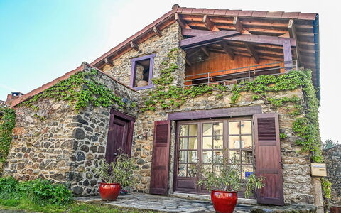 Varenne: Plante, Bâtiment, Fenêtre, Ciel, Pot De Fleur, Maison, Lot Terre, Herbe, Chalet, Bois