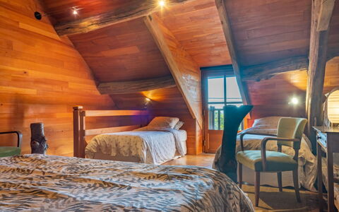 Marguerite: Meubles, Confort, Bois, Dur, Immobilier, Lampe, Lit, Loisir, Plafond, Chambre