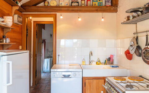 Marguerite: Cabinetry, Propriété, Evier, Comptoir, Évier, Cuisine, Bois, Bâtiment, Design Intérieur, Cuisinière
