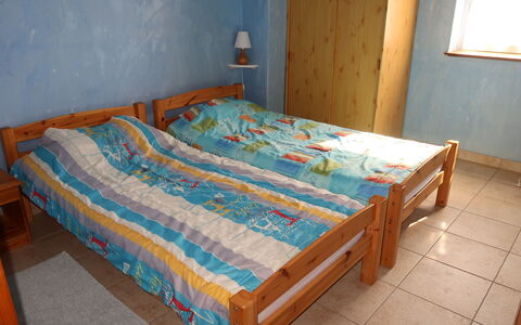 La Cardeline: Meubles, Bâtiment, Confort, Bleu Azur, Bois, Cadre De Lit, Textile, Lit, Design Intérieur, Sol