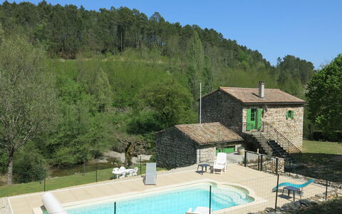 Le Moulin: L'Eau, Plante, Ciel, Bâtiment, Arbre, Piscine, Mobilier De Jardin, Lot Terre, Maison, Fenêtre