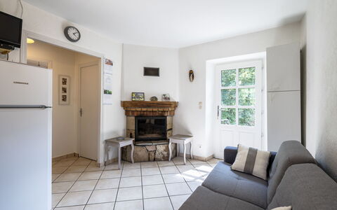 Le Moulin: Meubles, Canapé, Bois, Design Intérieur, Chaise, Bâtiment, Fenêtre, Sol, Plante D'Appartement, Table