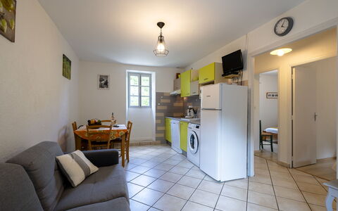 Le Moulin: Meubles, Propriété, Cadre, Plante D'Appartement, Canapé, Éclairage, Design Intérieur, Cabinetry, Jaune, Bois