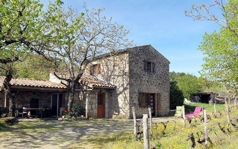 Malbosc: Plante, Ciel, Bâtiment, Fenêtre, Arbre, Lot Terre, Chalet, Paysage Naturel, Maison, Herbe