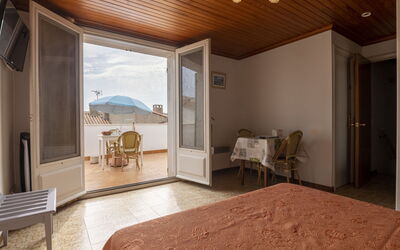 Le Soleil Camarguais 604.3: Propriété, Meubles, Bois, Confort, Bâtiment, Sol, Porte, Sol, Salon, Dur