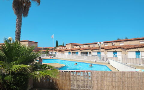 Saint Cyprien 627: L'Eau, Ciel, Plante, Bâtiment, Piscine, Bleu Azur, Arbre, Plan D'Eau, Arecales, Loisir