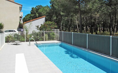 Argelès sur Mer 629: L'Eau, Propriété, Plante, Piscine, Bleu Azur, Arbre, Ciel, Ombre, Bâtiment, Composite