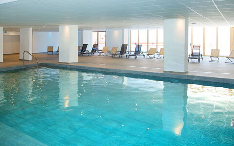 La Plagne 632: L'Eau, Propriété, Piscine, Bleu Azur, Design Intérieur, Sol, Sol, Loisir, Aqua, Composite
