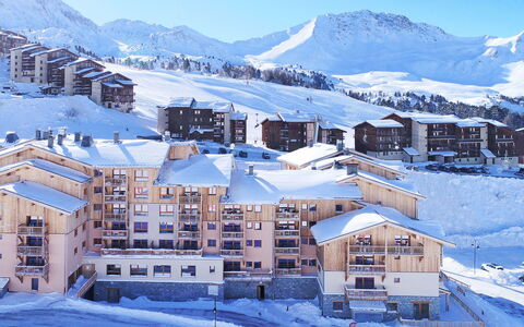 La Plagne 632: Cadre, Propriété, Meubles, Table, Canapé, Confort, Design Intérieur, Bois, Éclairage, Sol