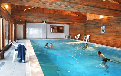 Morillon 602: Piscine, Loisir, Plafond, Faisceau, Aqua, Centre De Loisirs, Forme Physique