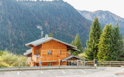 Châtel 613: Ciel, Plante, Montagne, Bâtiment, Propriété, Paysage Naturel, Arbre, Maison, Bois, Montagnes