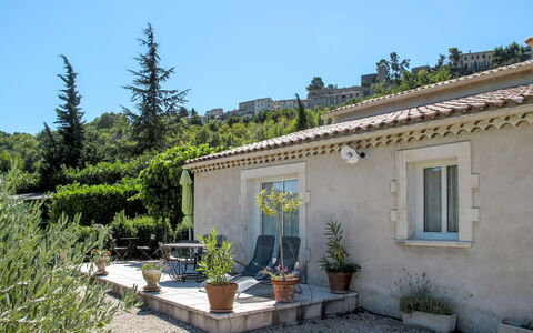 Ménerbes 603: Plante, Ciel, Propriété, Fenêtre, Bâtiment, Pot De Fleur, Plante D'Appartement, Arbre, Chalet, Maison