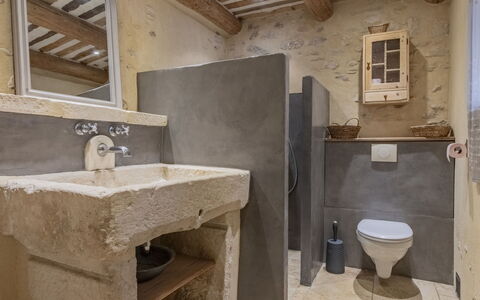 Côté Place: Luminaire Plomberie, Robinet, Évier, Lavabo, Salle De Bains, Bois, Design Intérieur, Bâtiment, Miroir, Sol