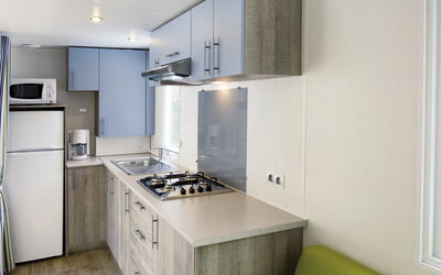 Domaine de Château Laval 605.2: Pièce, Propriété, Comptoir, Cabinetry, Cuisine, Meubles, Principaux Appliance, Design Intérieur, Bâtiment, Maison