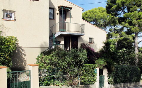 Six Fours 617: Plante, Bâtiment, Propriété, Fenêtre, Ciel, Maison, Arbre, Architecture, Lot Terre, Porte
