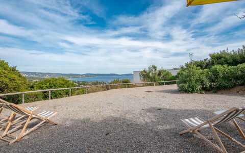 Cavalaire 613: Nuage, Ciel, Propriété, Plante, Écorégion, Ombre, Environnement Naturel, Lumière Du Soleil, Mobilier De Jardin, Paysage Naturel