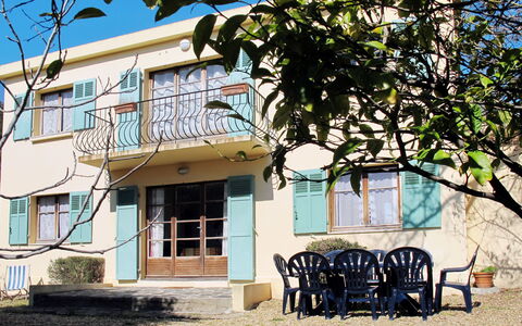 La Croix-Valmer 617: Bâtiment, Fenêtre, Propriété, Plante, Architecture, Maison, Arbre, Quartier, Zone Résidentielle, Ombre