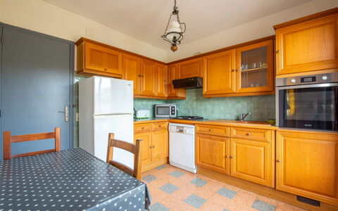 La Croix-Valmer 617: Cabinetry, Meubles, Propriété, Comptoir, Tiroir, Design Intérieur, Bois, Cuisine, Électroménager, Sol
