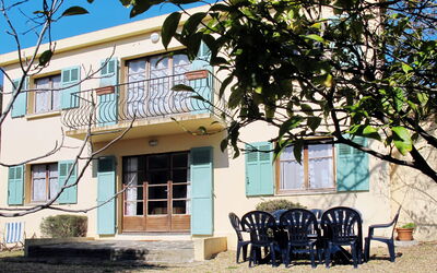 La Croix-Valmer 617: Bâtiment, Fenêtre, Propriété, Plante, Architecture, Maison, Arbre, Quartier, Zone Résidentielle, Ombre
