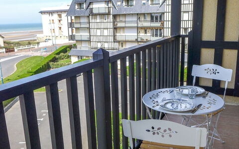Les Colombières: Propriété, Balcon, Maison, Pièce, Immobilier, Domicile, Meubles, Condominium, Architecture, Balustrade