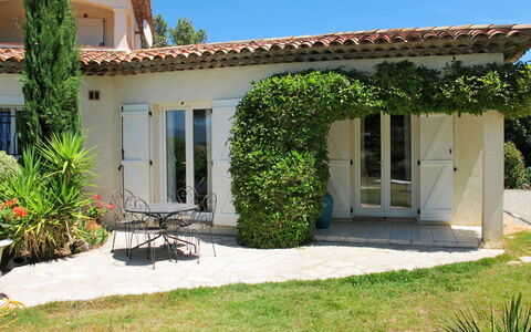 Les Piboules: Plante, Bâtiment, Fenêtre, Ciel, Porte, Maison, Ombre, Lot Terre, Arbre