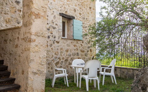 La Foux: Ciel, Fenêtre, Arbre, Bâtiment, Plante, Lot Terre, Siding, Maison, Herbe, Chalet