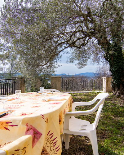 La Foux: Ciel, Fenêtre, Arbre, Bâtiment, Plante, Lot Terre, Siding, Maison, Herbe, Chalet