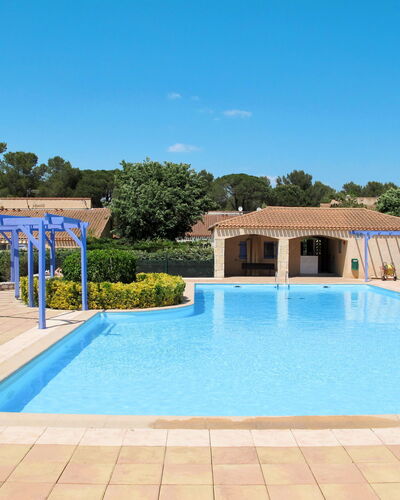 Tiny Blue: L'Eau, Ciel, Plante, Piscine, Bleu Azur, Arbre, Ombre, Mobilier De Jardin, Composite, Loisir