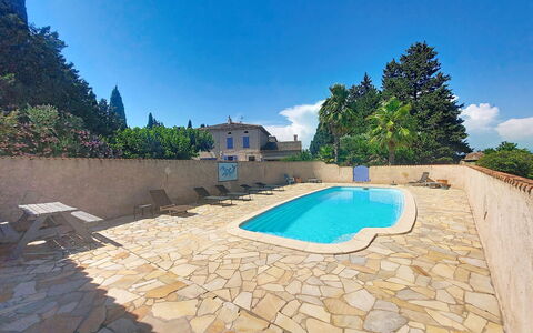 Mas du Combaud: Piscine, Dalle, Ombre, Recours, Aménagement Paysager, Tuile, Hacienda, Hôtel, Villa