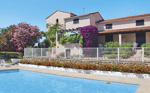Propriano 629: L'Eau, Plante, Ciel, Propriété, Bâtiment, Fenêtre, Fleur, Bleu Azur, Piscine, Arbre