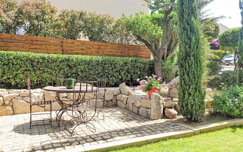 Propriano 629: Plante, Meubles, Bâtiment, Table, Arbre, Chaise, Lot Terre, Mobilier De Jardin, Surface De La Route, Tableau De Plein Air