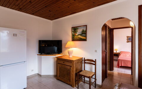 Filippi: Meubles, Propriété, Cadre, Bleu Azur, Bois, Éclairage, Design Intérieur, Confort, Sol, Sol
