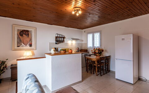 Filippi: Meubles, Propriété, Cadre, Bleu Azur, Bois, Éclairage, Design Intérieur, Confort, Sol, Sol