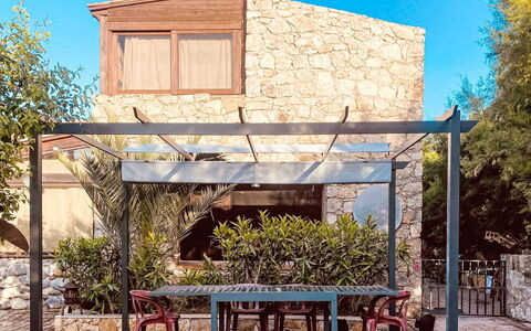 L'Ile Rousse 611: Architecture, Ombre, Structure En Plein Air, Chaise, Jardin, Pergola, Pot De Fleur, Store, Aménagement Paysager, Mobilier De Jardin