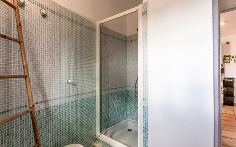 Casa Marcelli: Propriété, Luminaire Plomberie, Salle De Bains, Douche, Sol, Composite, Robinet, Sol, Immobilier