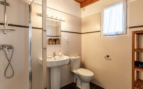 Sagone 602: Luminaire Plomberie, Salle De Bains, Évier, Violet, Lavabo, Bâtiment, Fenêtre, Design Intérieur, Robinet, Sol