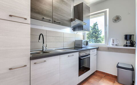 Igor: Cuisine, Appareil De Cuisine, Comptoir, Principaux Appliance, Cabinetry, Evier, Sol, Bois, Design Intérieur, Meubles