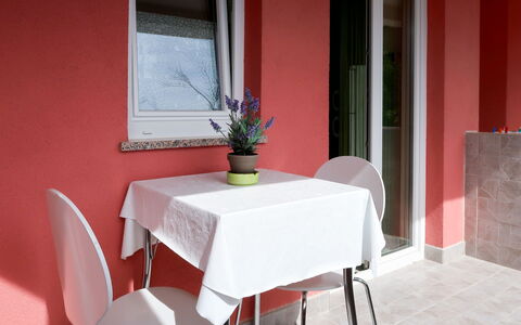 Villa Comottin: Pièce, Propriété, Meubles, Rouge, Table, Design Intérieur, Salle À Manger, Chaise, Maison, Architecture