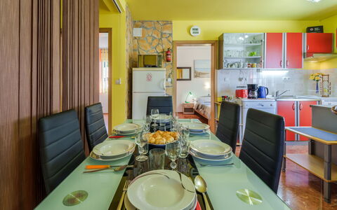 Ana: Design Intérieur, Sol, Plafond, Meubles, Sol, Pièce, Éclairage, Domicile, Appartement, Cuisine