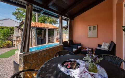 Ana: Domicile, Piscine, Porte, Recours, Chalet, Mobilier De Jardin, Eco Hôtel, Chaise, Ombre, Porche