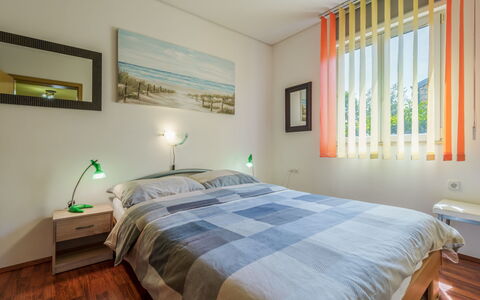 Ana: Lit, Design Intérieur, Meubles, Chambre, Literie, Drap De Lit, Sol, Pièce, Sol, Bois