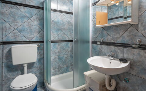 Ana: Miroir, Robinet, Luminaire Plomberie, Évier, Propriété, Lavabo, Blanc, Bleu, Salle De Bains, Bleu Azur