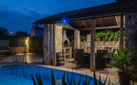 Ana: Plante, Propriété, Ciel, L'Eau, Bleu, Bleu Azur, Ombre, Architecture, Mobilier De Jardin, Piscine